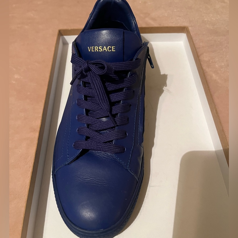 Versace - Picture 2 of 3